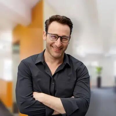 Simon Sinek headshot